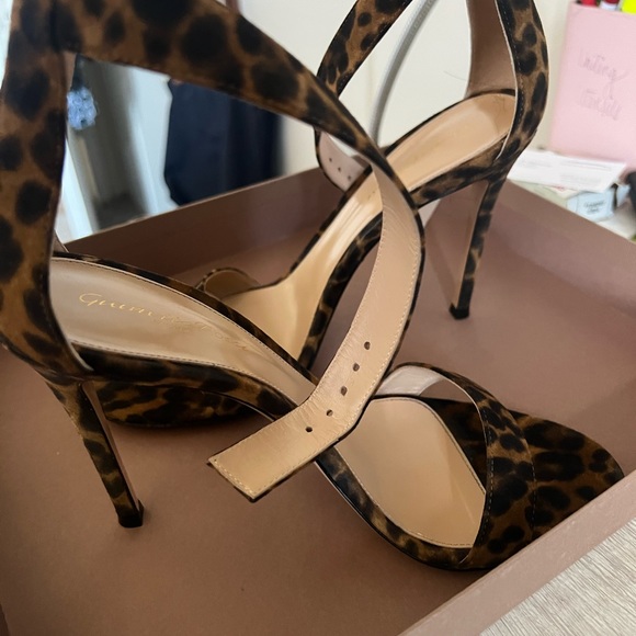 glamorous Cheetah/Leopard Print Gianvito Rossi size 39 only worn ONCE - Picture 6 of 9